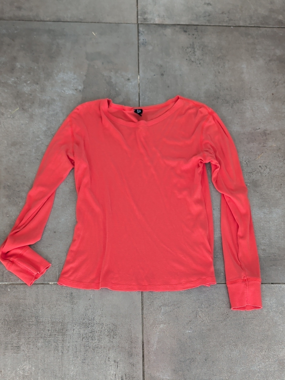 Gap Long-Sleeve Red Tissue Tshirt Size Medium